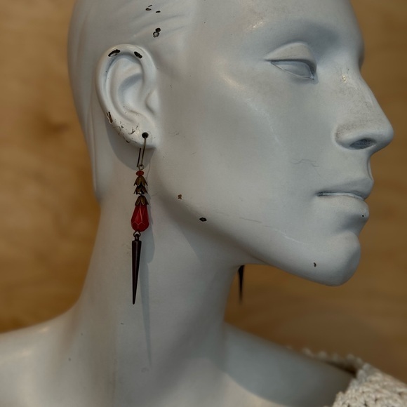 Red dangle earrings with spikes - Picture 3 of 6